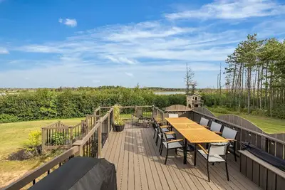 Image de Bay Shore Country Home - Elegant and spacious home with beautiful water views