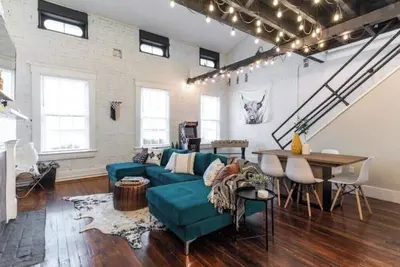 Image de Stunning Large Lofted Condo - Walk to Otr/Stadiums