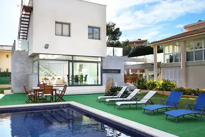 Modern Alcanada Golf