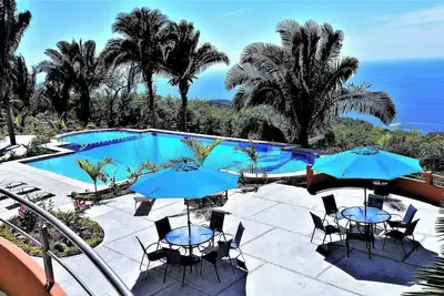 Image de Poolside Paradise! 1 bedroom Ocean View Condo #107