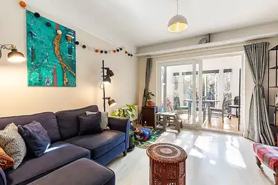 Image de Stylish & Spacious 3-Bed Home in Vibrant Bow