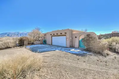 Image de Corrales 2 bd\/2b adobe house on a quiet, private road w\/ stunning mountain views