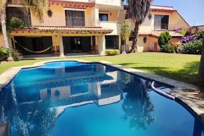 Image de Garden House Chalma with Pool, Billiards and Volleyball