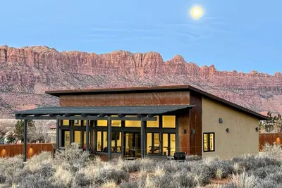 Image de Luxury Moab Retreat—Stunning Views Private Trails