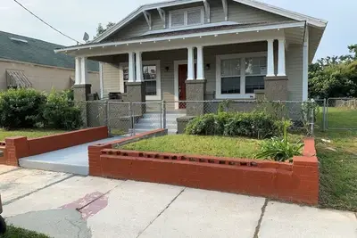 Image de Villa near Belmont and Devillers - 1 mile - Downtown