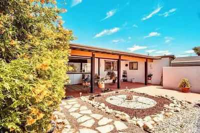 Image de Stunning 3-Bed\/2-Bath Villa with Hot Tub, Pool, & Garden in Joshua Tree