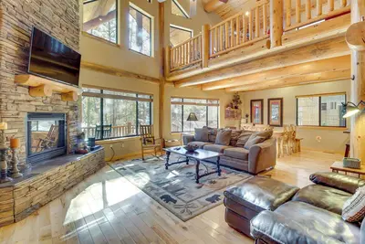Image de Golf, Hike, Relax: Cabin 3 Miles to Lake!
