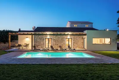 Image de 4-bedroom house in charming Bale with WiFi, Ac, 15 min drive to the sea