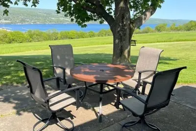 Image de Full House Overlooking Watkins Glen & Seneca Lake!