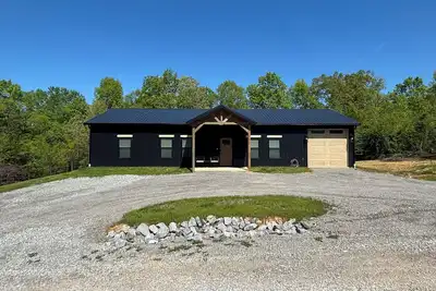 Image de Brand New 3 Br, 2 Ba Barndominium within 1\/4 mile of neighborhood boat launch!