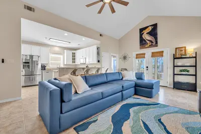 Image de Charming Destin Home | Yard, Pool & Beach Access