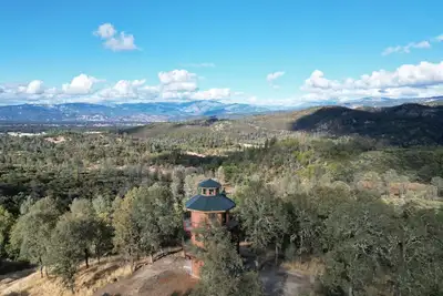 Image de Tower with panoramic views on 1500 acres. The ultimate nature-lovers getaway.