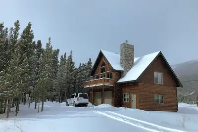 Image de Cozy Rocky Mnt. Chalet/Spa, private lake, close to Denver, RedRocks, Outdoor fun