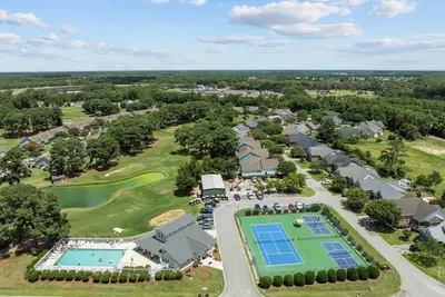 Image de Luxury: Beach, Pool, Golf, Boat Ramp, Pickle Ball