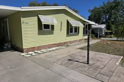 Image de Fresh & Modern: Remodeled 2 Bedroom, 2 Bath in Florida!