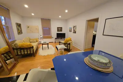 Image de Apt#2: 2-bedrm on 2nd floor, central location w WiFi, 13%hst & 6%Mat included.