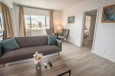 Image de Newly Renovated Apartment in Heart of Urban - Xhome6