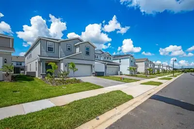 Image de Brand New - 7 bedrooms with stairs lift chair