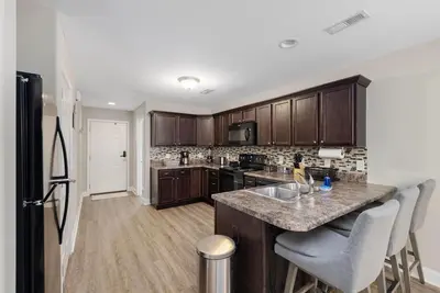 Image de 3br 2. 5ba condo near downtown Jc