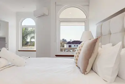 Image de Beautiful House with a view!