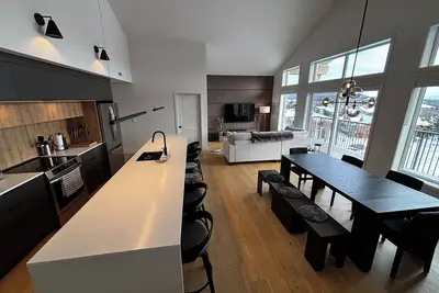 Image de Ski-in/Ski-out Penthouse Condo at the base of Mont-Ste-Anne