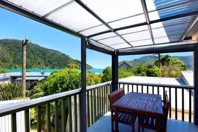 Image de Okiwi Bay Bach with Bay Views