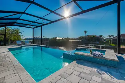 Image de Villa Sunseeker – Heated Pool & Spa | Gulf Access | Canal View | Boat Rental + Tours Voucher Incl.