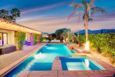 Image de Luxury Desert Oasis with Pool, Arcade & Spa