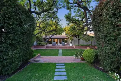 Image de Walk to restaurants & shops, has a pool, hot tub - La Jolla Shores Garden & Pool