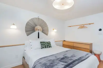 Image de Luxury guest suite with private bath