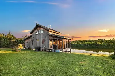 Image de Cabin on Private 4-Acre Pond, King Bed