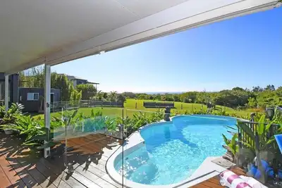 Image de Fraser Coast, Modern Container Home + Cabin, Pool, Pets ok, Boat Ramp 5min