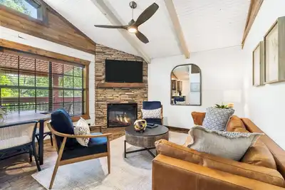 Image de Lakeside Cabin for 6! Swim, Fish, Kayak! ! 5 Min to Sdc!