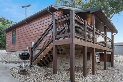 Image de Lakeside 2bd/2ba cabin, sleeps 6. Free Use of Kayaks-Ticket Deals and Resort Perks! !