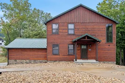 Image de Free Boat Slip at this Spacious Lakeside home, sleeps up to 15! Resort Perks + Ticket Deals! !