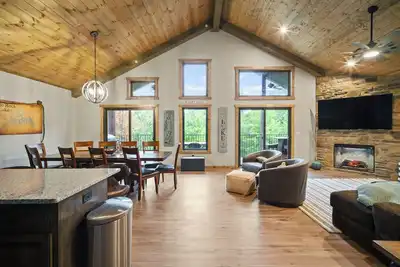 Image de Margaritaville Lake Lodge, Boat Slip, Kayaks/Paddle Boards, Free Tickets!