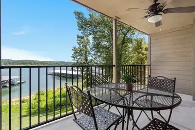 Image de Lakefront Condo with direct water view! Ticket Deals and Resort Perks included. Sleeps 6