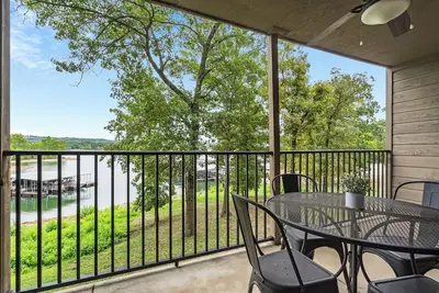 Image de Ticket Deals and Resort Perks at this 1 bedroom LakeFront Condo! Sleeps 6!