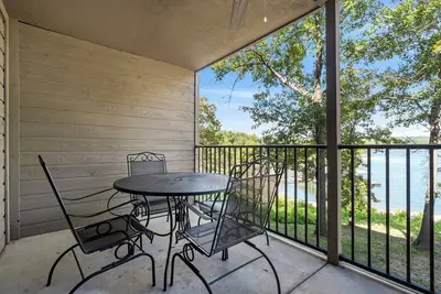 Image de Remodeled Lakefront Condo for 6, Free Kayaks + Exclusive Ticket Deals and Resort Perks!