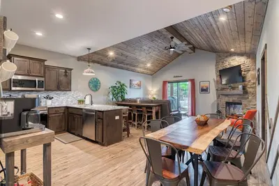 Image de 6 Bd, Lake Home, Free Tickets, Resort Perks, Hot Tub!