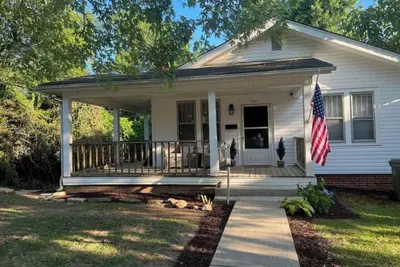Image de Cozy home conveniently located in downtown Hendersonville