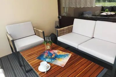 Image de Cozy vacation apartment for 5 people with box-spring bed and underground parking space