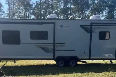 Image de Cozy Rv in Palm Bay, Fl with pool access!