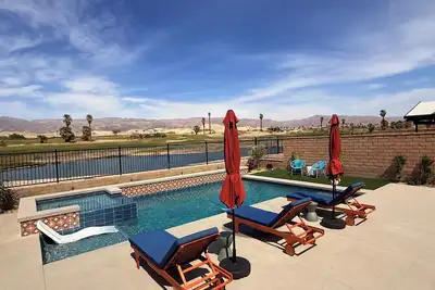Image de Desert Hideaway • Golf & Mountain Backdrop