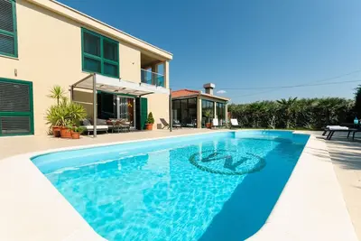 Image de Maison pour la famille avec la piscine Plano, Trogir (K-23937)