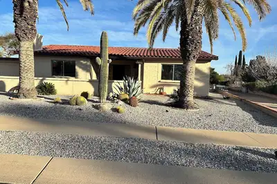 Image de Newly renovated, quiet 2-bedroom house with WiFi, Ac in tranquil Green Valley.