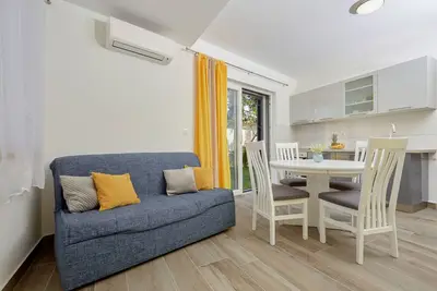 Image de Appartement de deux chambres avec la terrasse Turanj, Biograd (A-23164-a)