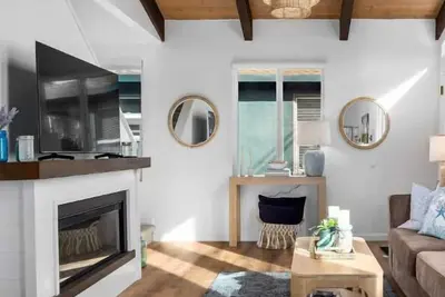 Image de 3 Bedroom Home - 6 min walk to Beach
