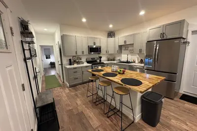 Image de New & welcoming guesthouse in family-friendly neighborhood close to town