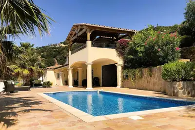 Image de Villa climatisée pour 8 personnes avec piscine et vue mer à La Londe-Les-Maures